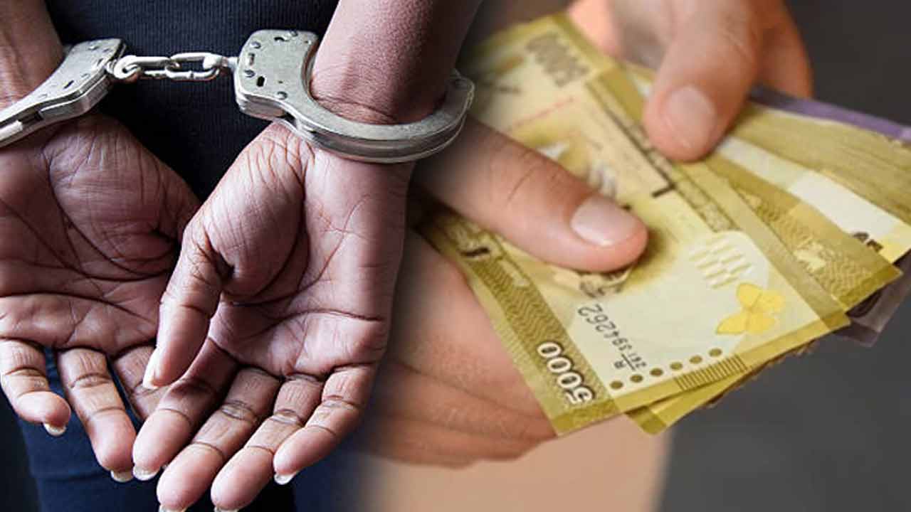 இலஞ்சம் பெற்ற குற்றச்சாட்டில் நீதிபதியும் எழுத்தாளரும் கைது!