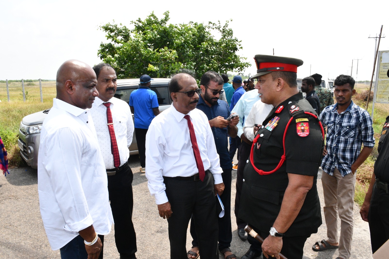 யாழில் சர்வதேச கிரிக்கெட் மைதானம் – கள ஆய்வில் ஈடுப்பட்ட அமைச்சர் உள்ளிட்ட குழுவினர்!