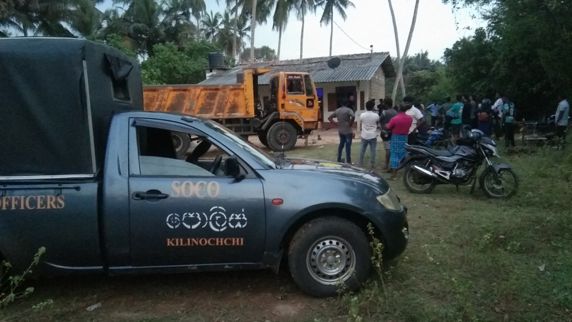 கிளிநொச்சியில் டிப்பர் வாகன சில்லில் சிக்கி  குழந்தை உயிரிழப்பு!