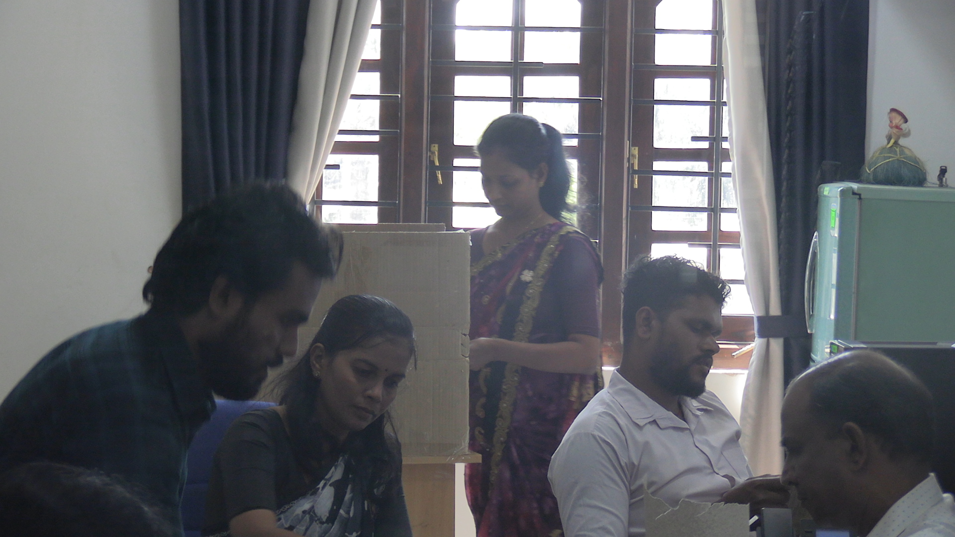 மட்டக்களப்பு மாவட்டத்தில் தபால் மூல வாக்களிக்கும் பணிகள் ஆரம்பம்!