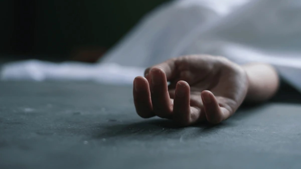 கிரீஸ் தடவிய மரத்திலிருந்து தவறி வீழ்ந்து மாணவன் உயிரிழப்பு!