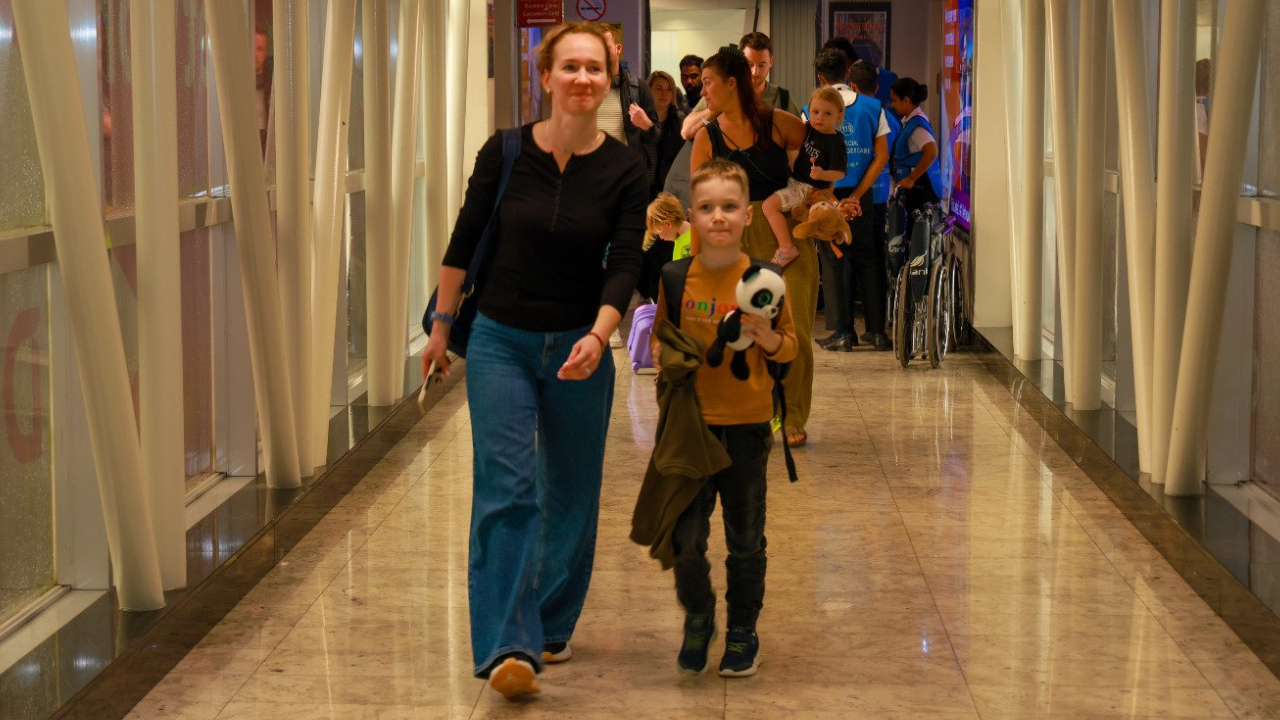 2025 இன் முதல் காலாண்டில் 722,276 சுற்றுலா பயணிகள் வருகை!