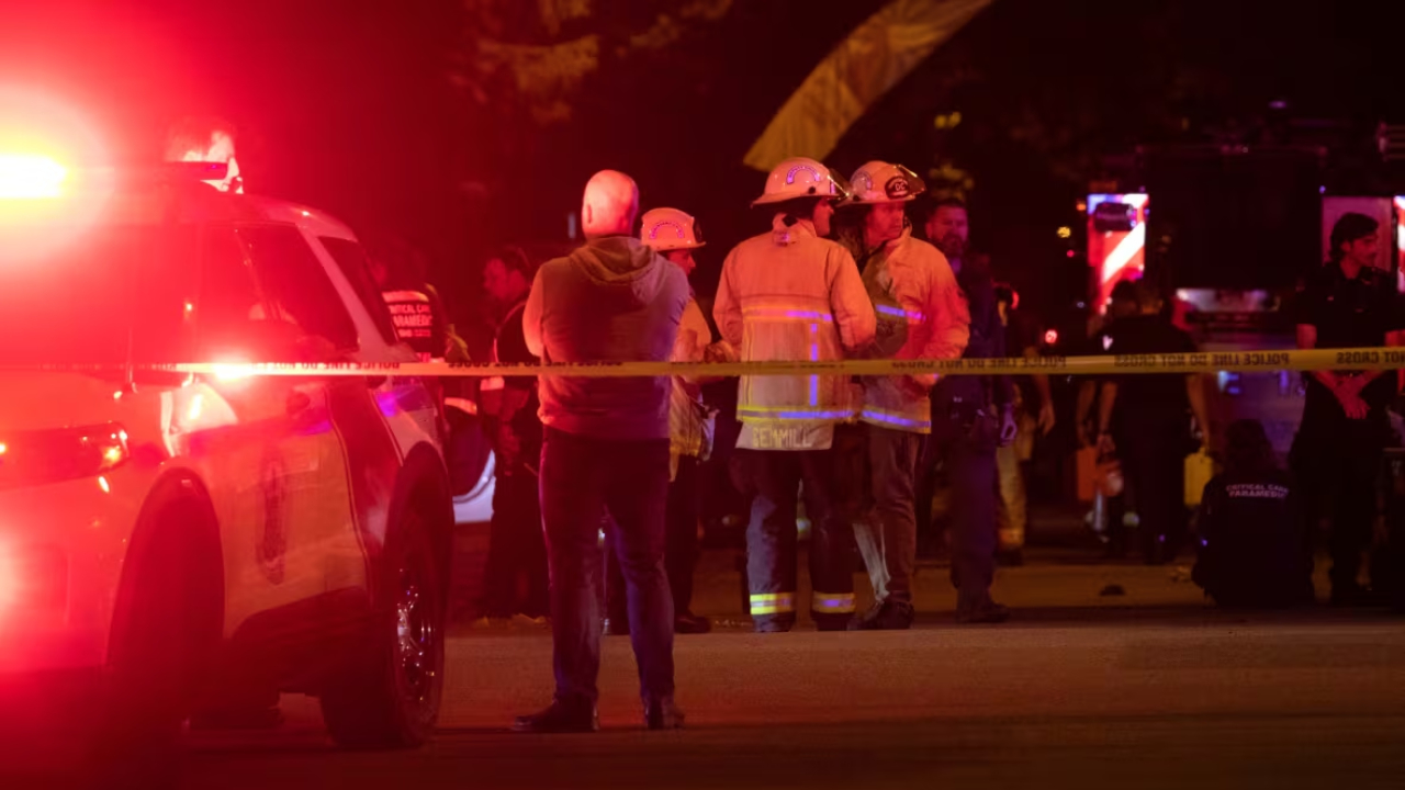 கனடாவில் கூட்டத்திற்குள் கார் மோதி விபத்து; பலர் உயிரிழப்பு!