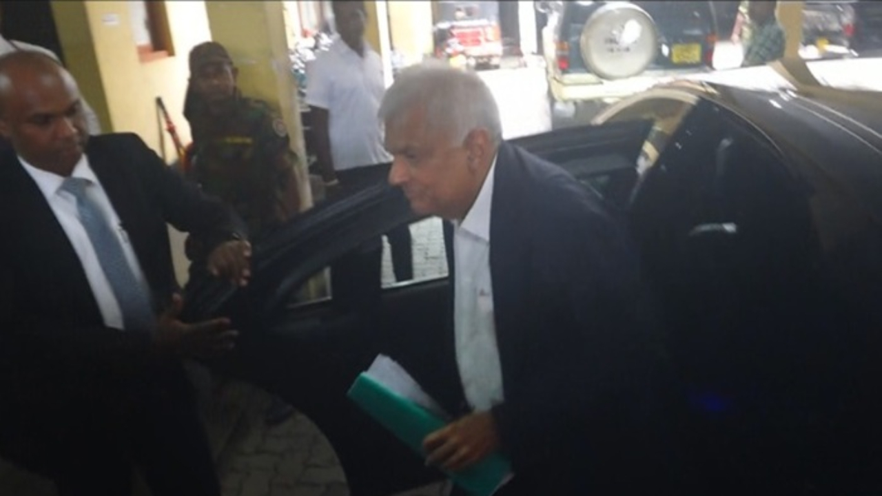 முன்னாள் ஜனாதிபதி ரணில் இலஞ்ச ஊழல் ஆணைக்குழுவில் முன்னிலை!