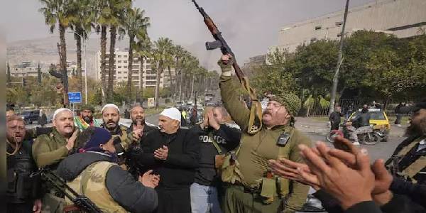 சிரியாவில் இருகுழுக்களுக்கு இடையில் மோதல்; 13பேர் பலி!