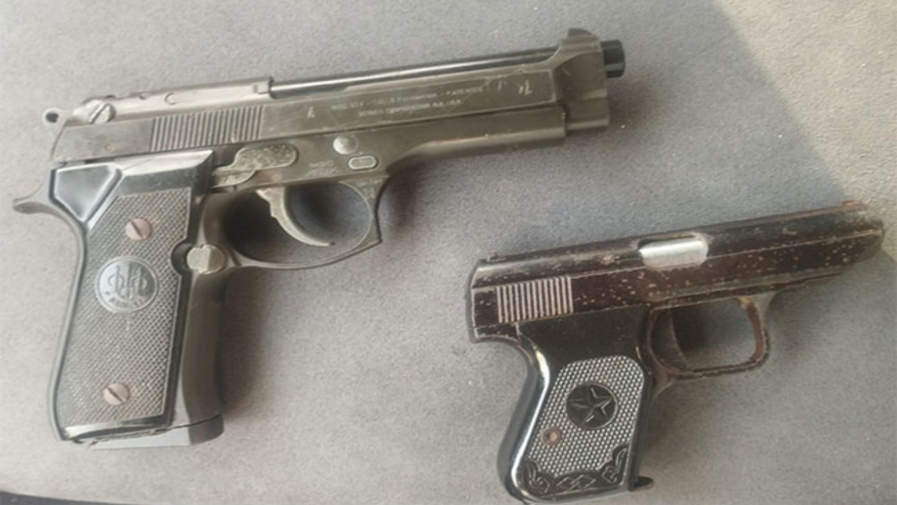 வெளிநாட்டு துப்பாக்கிகளுடன் இருவர் கைது!