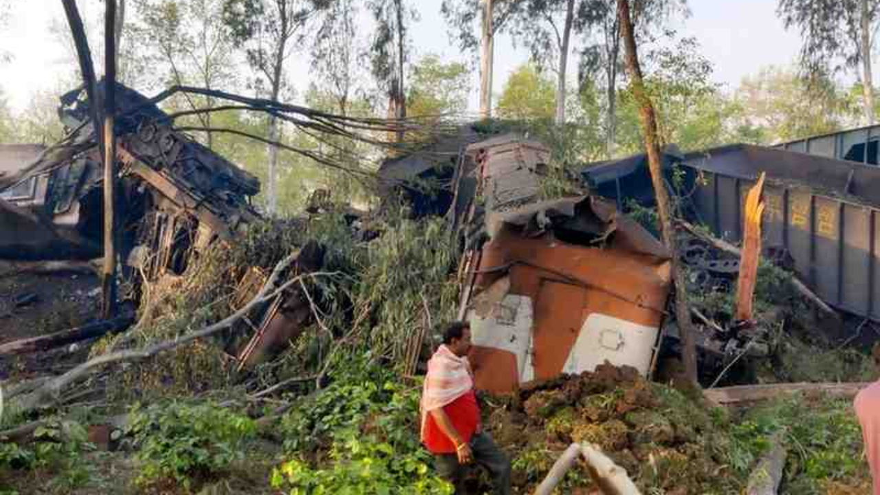 ஜார்க்கண்ட் ரயில் விபத்தில் இருவர் உயிரிழப்பு, நால்வர் காயம்!