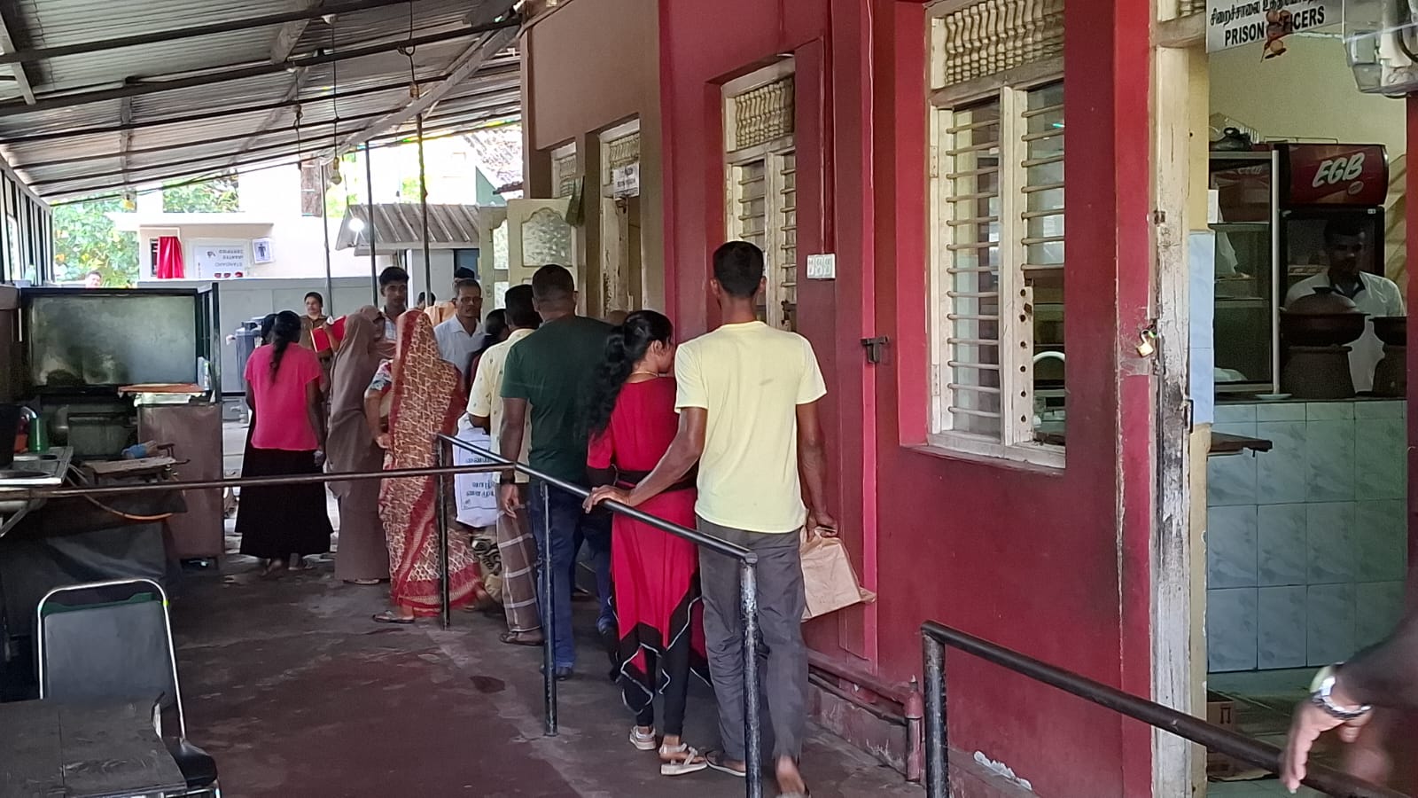 சிறைக் கைதிகளை உறவினர்கள் பார்வையிடுவதற்கு (open visit)  என்னும் திட்டம்  அறிமுகம்!