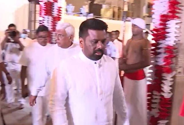 புனித தலதா மாளிகையில்  ஜனாதிபதி வழிபாடு!