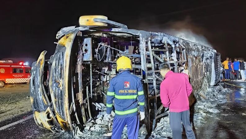 மஹாராஷ்டிராவில் வீதி விபத்து; 5 பேர் உயிரிழப்பு; 20 பேர் காயம்!