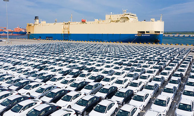 ஹம்பாந்தோட்டை சர்வதேச துறைமுகத்துக்கு கொண்டுவரப்பட்ட 1500க்கும் மேற்பட்ட வாகனங்கள்!