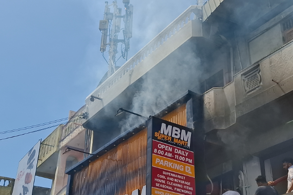 காத்தான்குடியில் வர்த்தக நிலையத்தில் தீப்பரவல்!