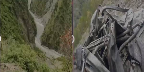 ஜம்மு – காஷ்மீரில் இராணுவ வாகனம் பள்ளத்தில் கவிழ்ந்து 3பேர் உயிரிழப்பு!