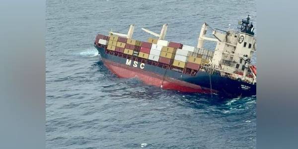 கேரளாவில் சரக்குக் கப்பல் கடலில்  கவிழ்ந்து விபத்து!