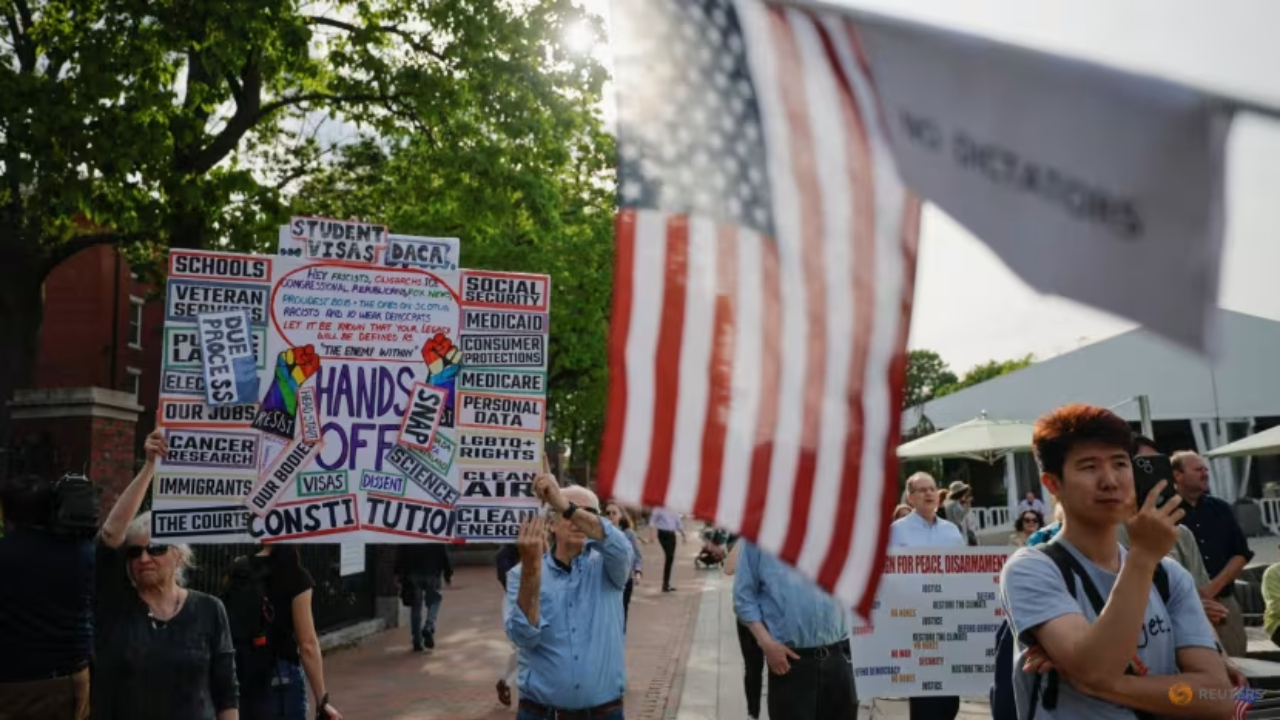 வெளிநாட்டு மாணவர்களுக்கான விசா நேர்காணல் திட்டமிடலை நிறுத்திய அமெரிக்கா!