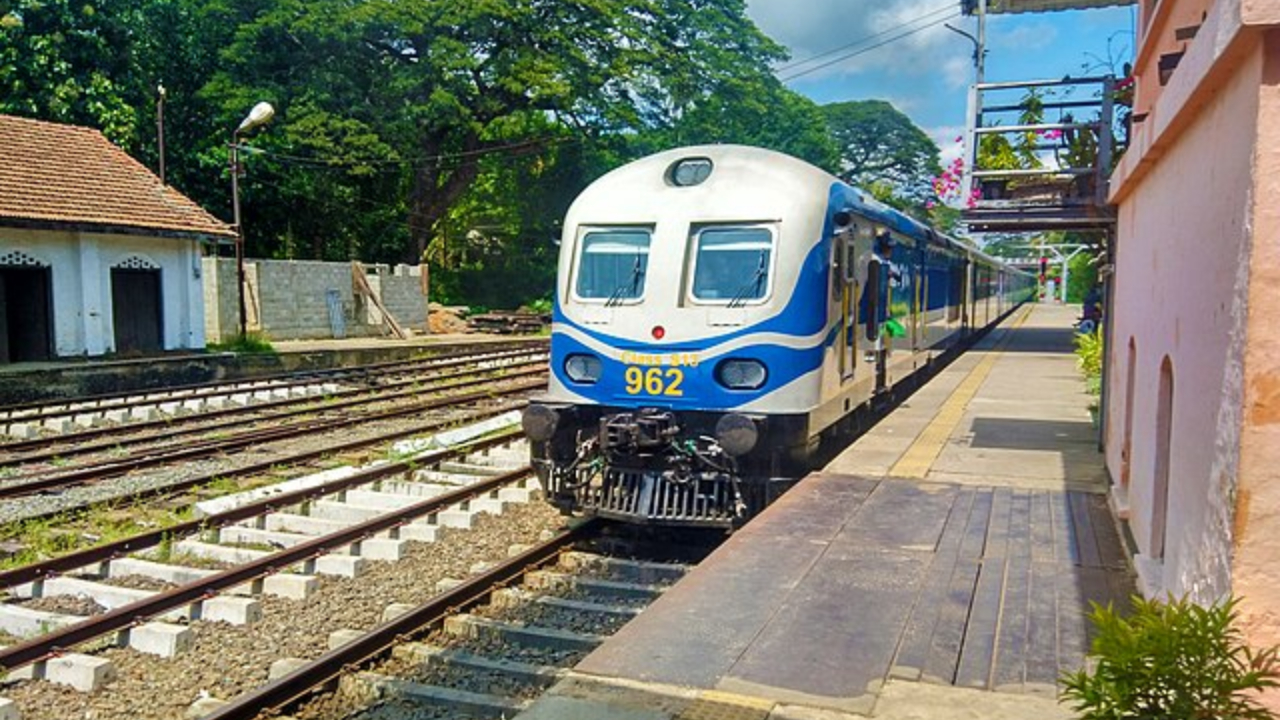 வடக்கு ரயில் சேவைகள் மீண்டும் நிறுத்தம்!