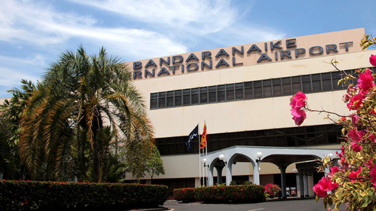 விமானப் பணிப்பெண்ணை பாலியல் ரீதியாக துன்புறுத்திய இலங்கையர் கைது!