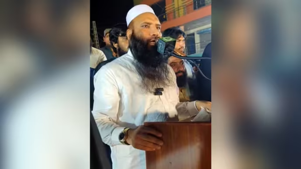 பஹல்காம் தாக்குதல்; மீண்டும் பொது வெளியில் தோன்றிய லஷ்கர் இ தொய்பா தளபதி!