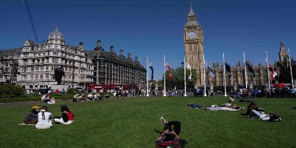 வெளிநாட்டு ஊழியர்களை தமது நாட்டிற்குள் அனுமதிப்பதை குறைக்க பிரித்தானியா  நடவடிக்கை !