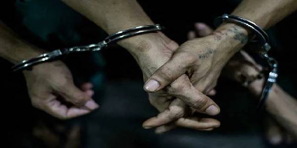 600 இலட்சம் ரூபா பெறுமதியான வௌிநாட்டு சிகரெட்டுகளுடன் நால்வர் கைது!