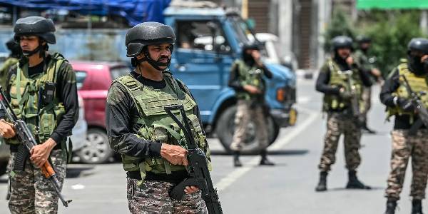 சோபியானில் பாதுகாப்புப் படையின் துப்பாக்கிசூட்டில் பயங்கரவாதிகள் மூவர் பலி!