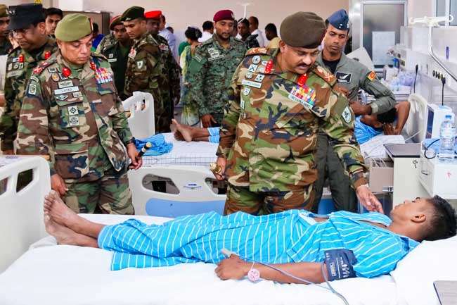 இராணுவ வீரர்களின் நலனை விசாரிக்க இராணுவத் தளபதி பொலன்னறுவை பொது மருத்துவமனைக்கு விஜயம் !