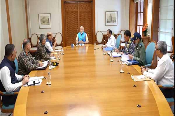 போர் நிறுத்தத்தை தொடர்ந்து முப்படை தளபதிகளுடன் பிரதமர் நரேந்திர மோடி ஆலோசனை!