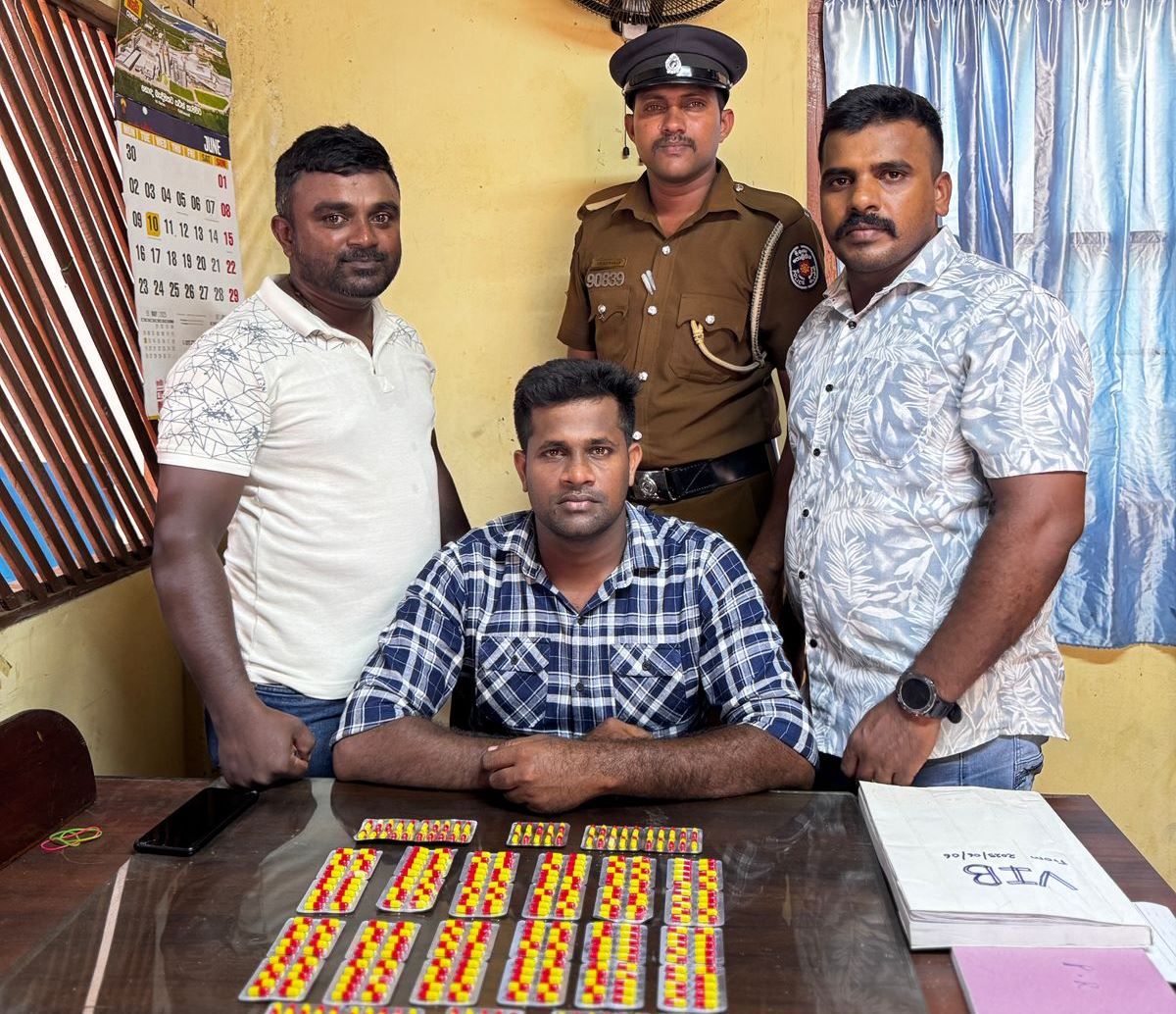 யாழ்ப்பாணத்தில் மாணவர்களுக்கு போதைமாத்திரைகளை விற்பனை செய்துவந்தனர் கைது!