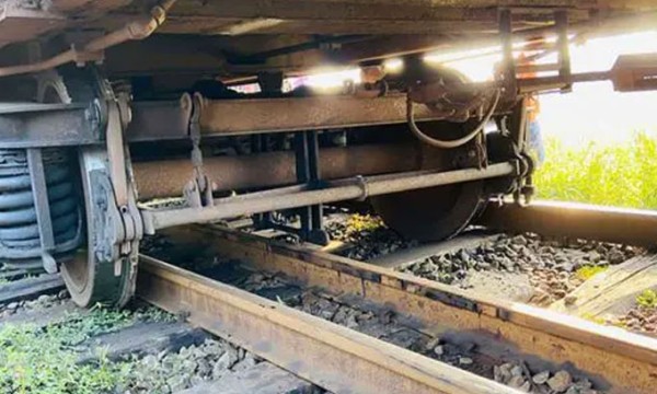 தடம் புரண்டது பதுளை- கோட்டை ரயில்!