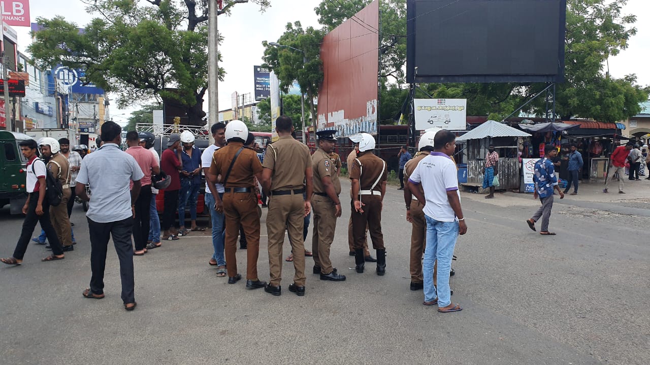 வடக்கை முடக்கி போராட்டத்தில் குதிக்கும் தனியார் பேருத்துகள்!