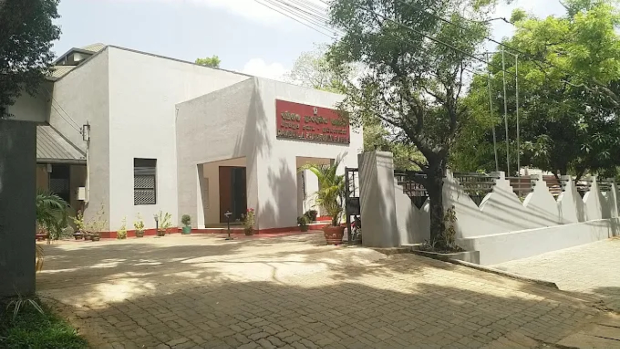 தம்புள்ளை பிரதேச சபையின் 06 பேரின் கட்சி உறுப்புரிமை இடைநீக்கம்!