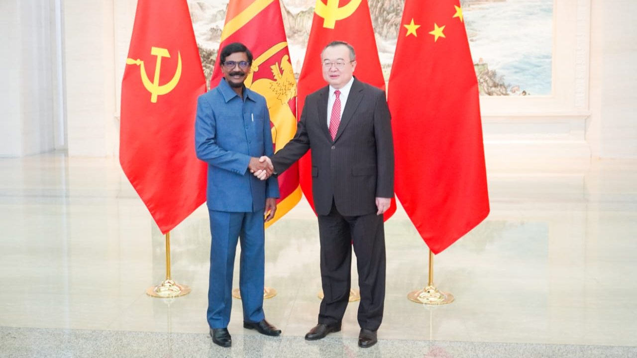 டில்வின் தலைமையிலான ஜேவிபி குழு சீன வெளிவிவகார அமைச்சருடன் சந்திப்பு!