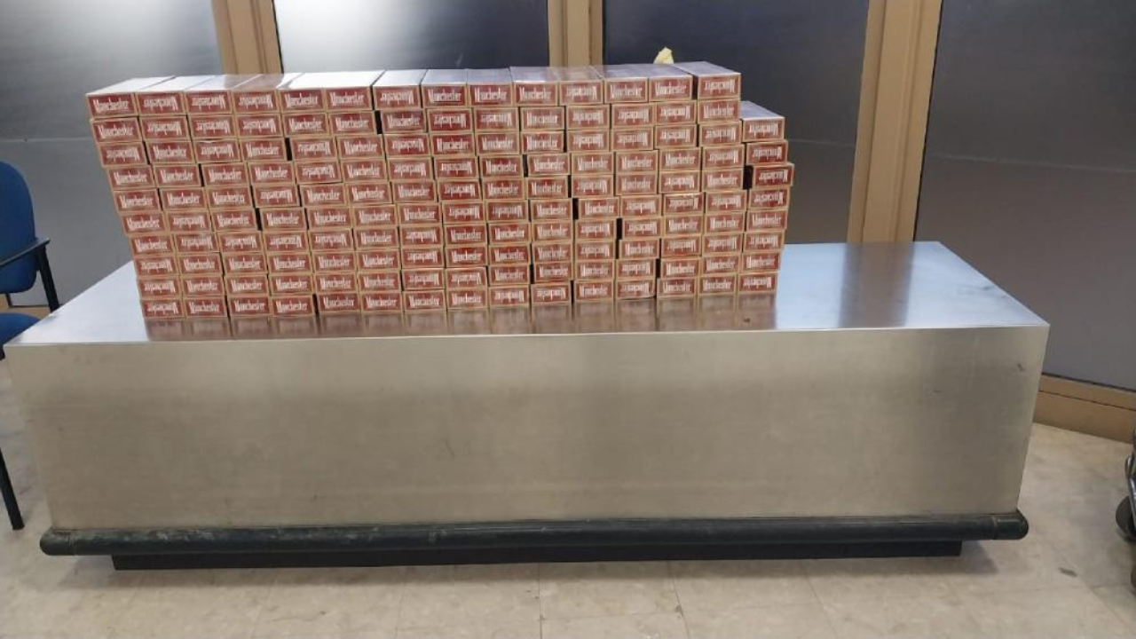 வெளிநாட்டு சிகரெட்டுகளுடன் அறுவர் கைது!