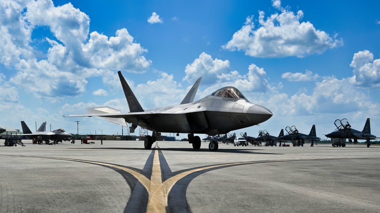 கட்டார் விமானப்படை தளத்திலிருந்து மாயமான அமெரிக்க இராணுவ விமானங்கள்!