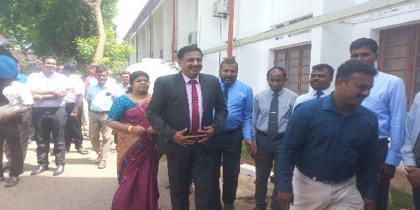 யாழ் மாவட்ட அரச அதிபராக பிரதீபன் சம்பிரதாயபூர்வமக பொறுப்பேற்பு!