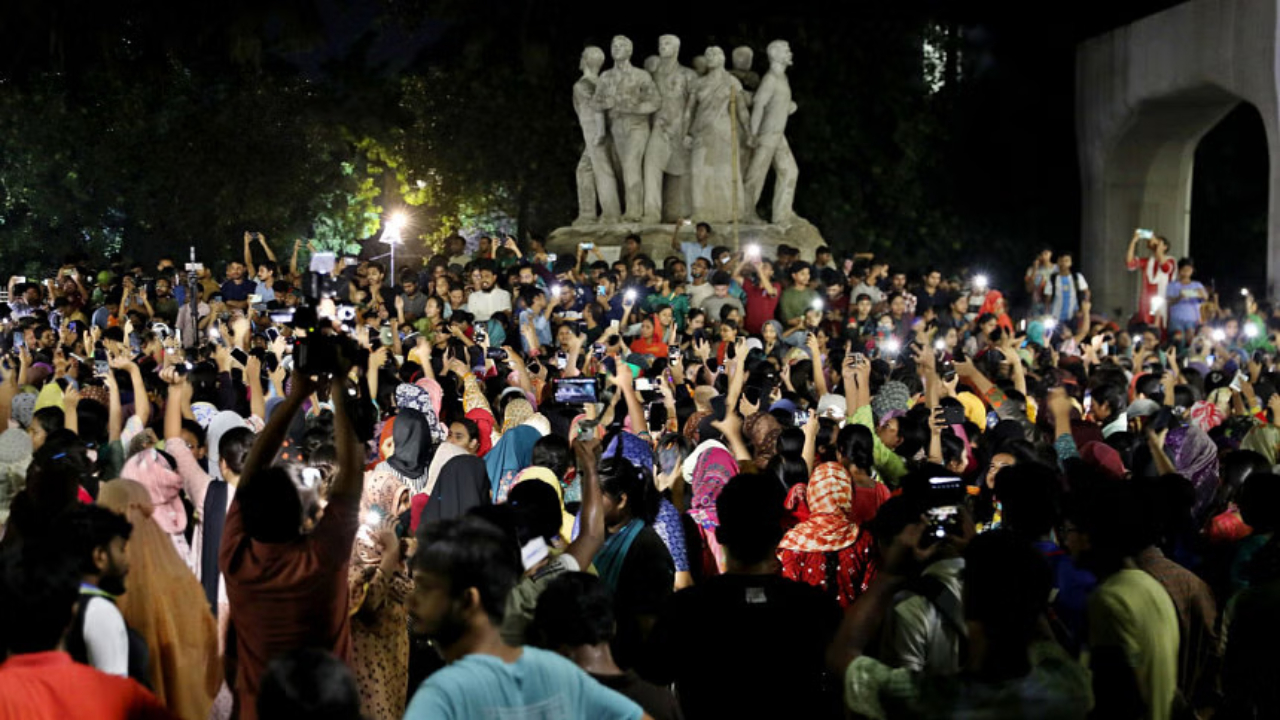 அரசியல்வாதியால் இந்துப் பெண் பாலியில் வன்புணர்வு; டாக்காவில் வெடித்த போராட்டம்!