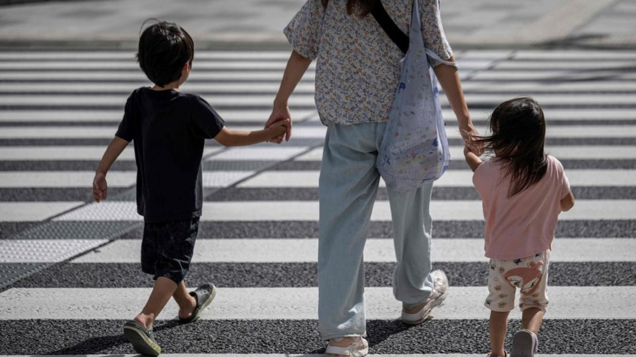 ஜப்பானில் வேகமாக குறைவடையும் குழந்தைகள் பிறப்பு விகிதம்!