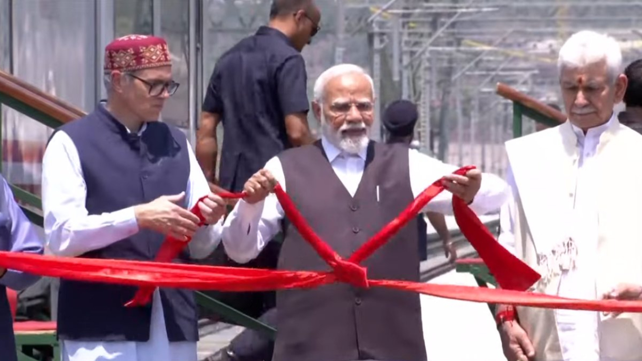 வரலாற்றுச் சிறப்புமிக்க செனாப் பாலத்தைத் திறந்து வைத்தார் பிரதமர் மோடி!