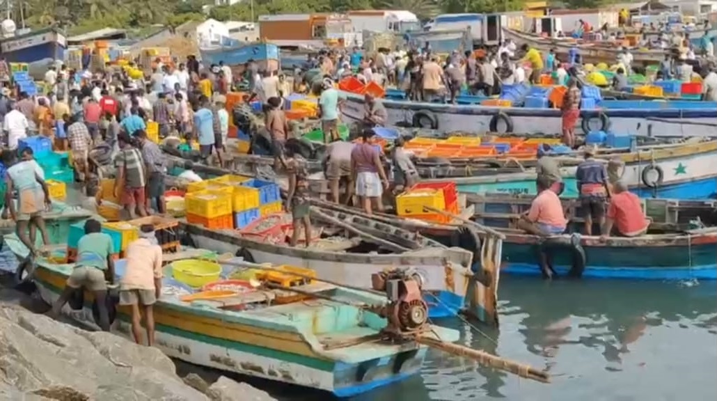 ராமேஸ்வரம் மீனவர்கள் மீது இலங்கை கடற்படையினர் தாக்குதல்?