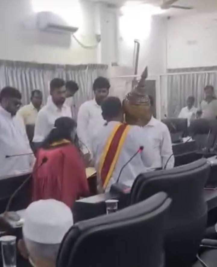 உறுப்பினரிடையே ஒருமித்த கருத்தின்மை – யாழ் மாநகர சபையின் விசேட அமர்வில் குழப்பம்!