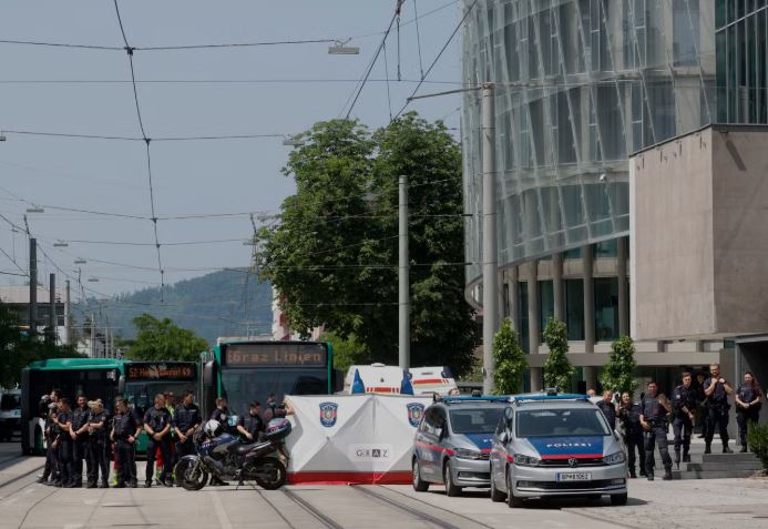 Update-ஆஸ்திரிய பாடசாலையில் துப்பாக்கிச் சூடு;  3 நாட்கள் தேசிய துக்க தினம் அனுஷ்டிப்பு!