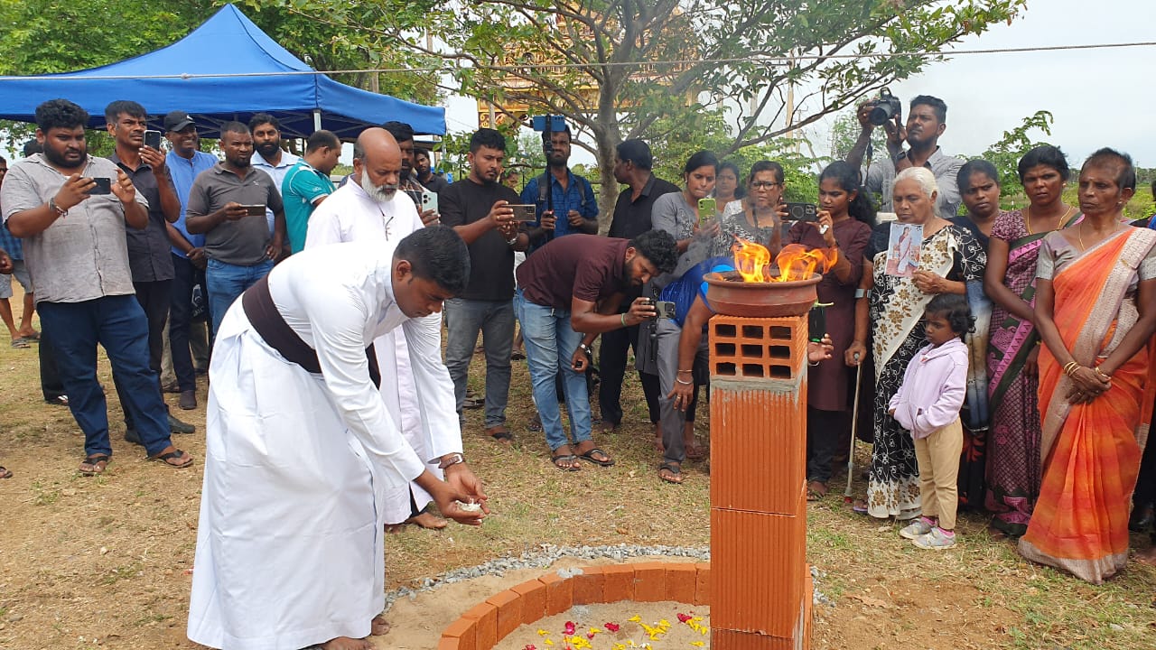 செம்மணியில் ஏற்றப்பட்ட அணையாத் தீபம்!