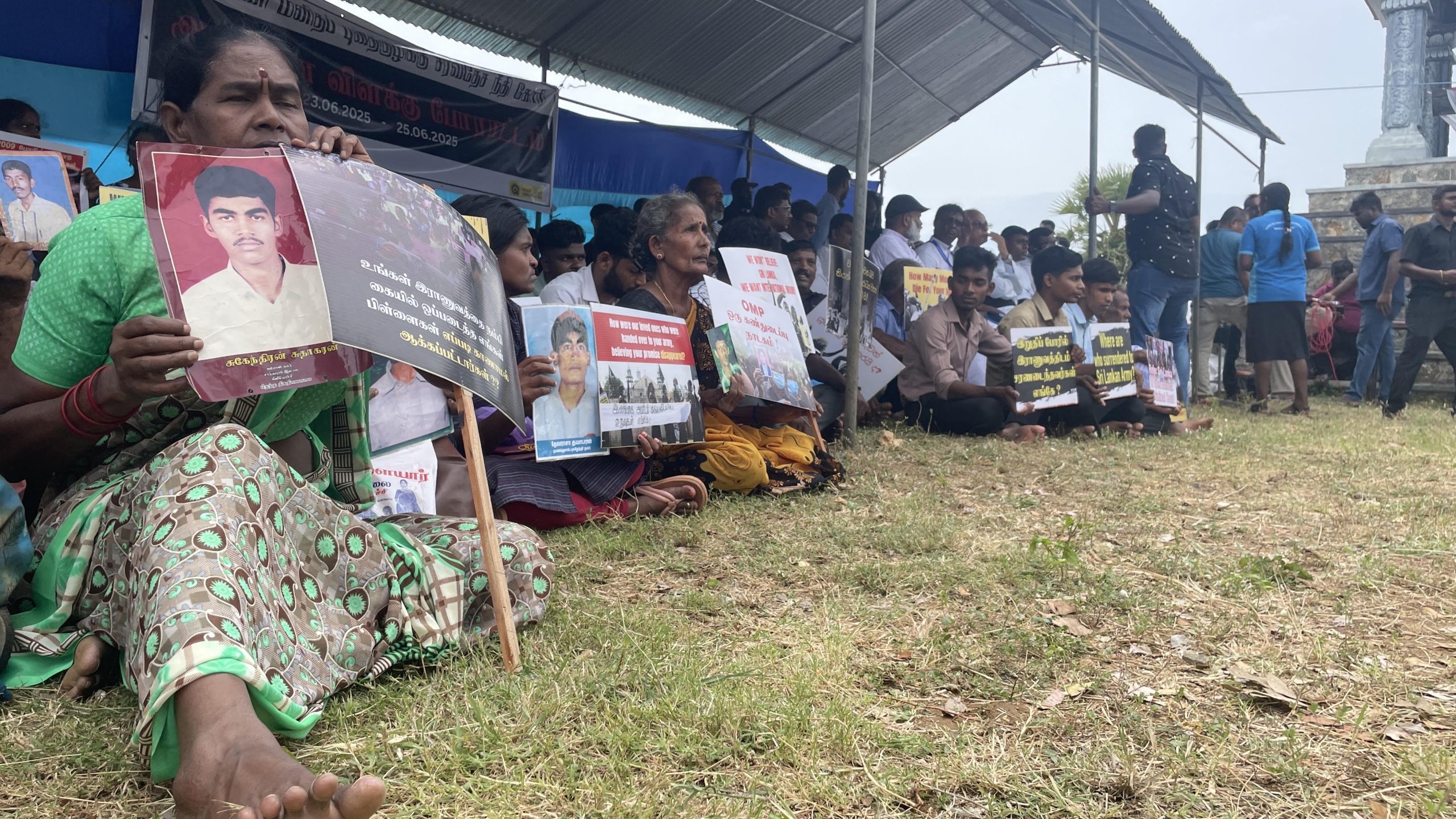 இன்று இரண்டாவது நாளாகவும் செம்மணியில் தொடரும் அணையா விளக்கு போராட்டம்!