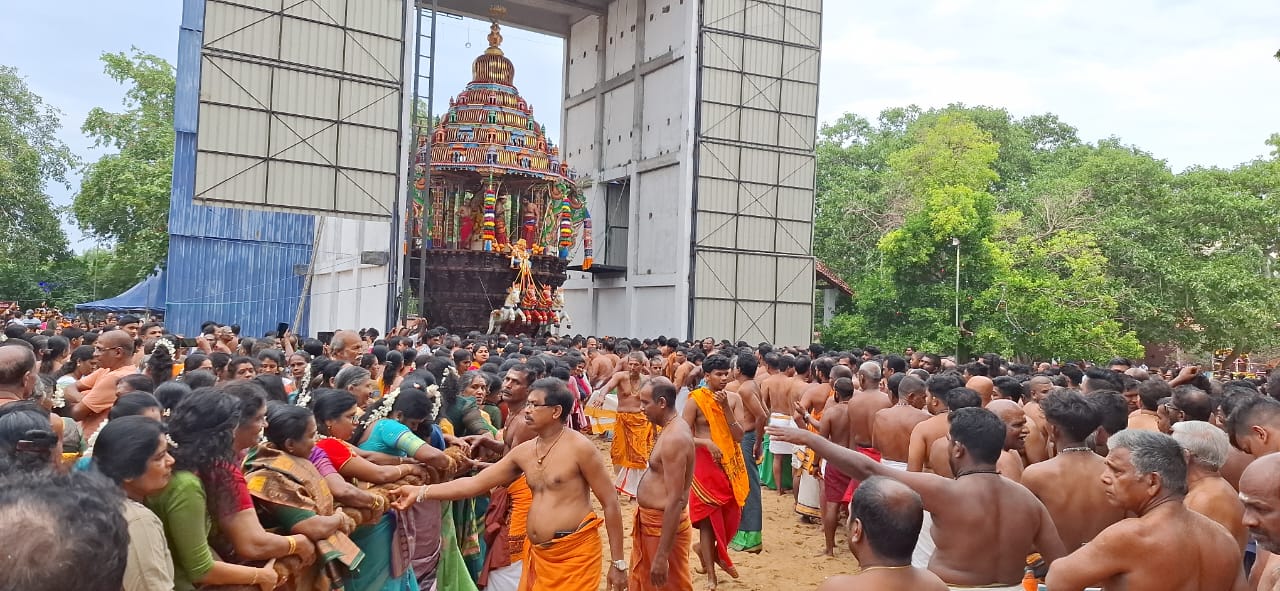 மட்டக்களப்பு அமிர்தகழி ஸ்ரீ மாமாங்கேஸ்வரர் ஆலயத்தின்  தேர்த்திருவிழா!