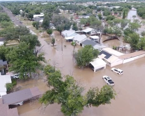 டெக்சாஸ் மாநிலத்தில் ஏற்பட்ட வெள்ளப்பெருக்கில் உயிரிழந்தவர்களின் எண்ணிக்கை 51ஆக அதிகரிப்பு!