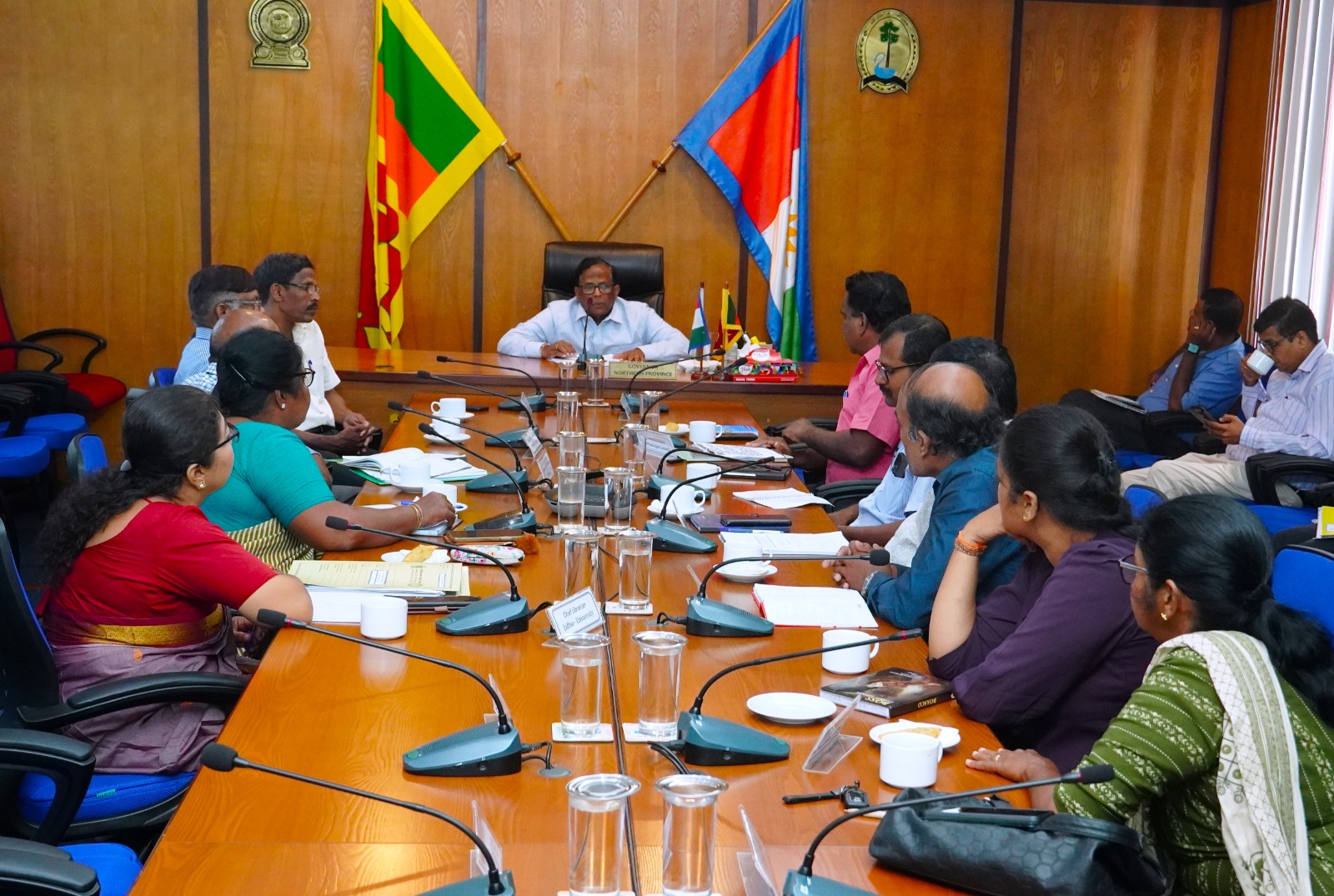 வடமாகாண ஆளுநர் நா.வேதநாயகன் தலைமையில் யாழ்.பொதுநூலக முன்னேற்ற மீளாய்வுக் கூட்டம் !