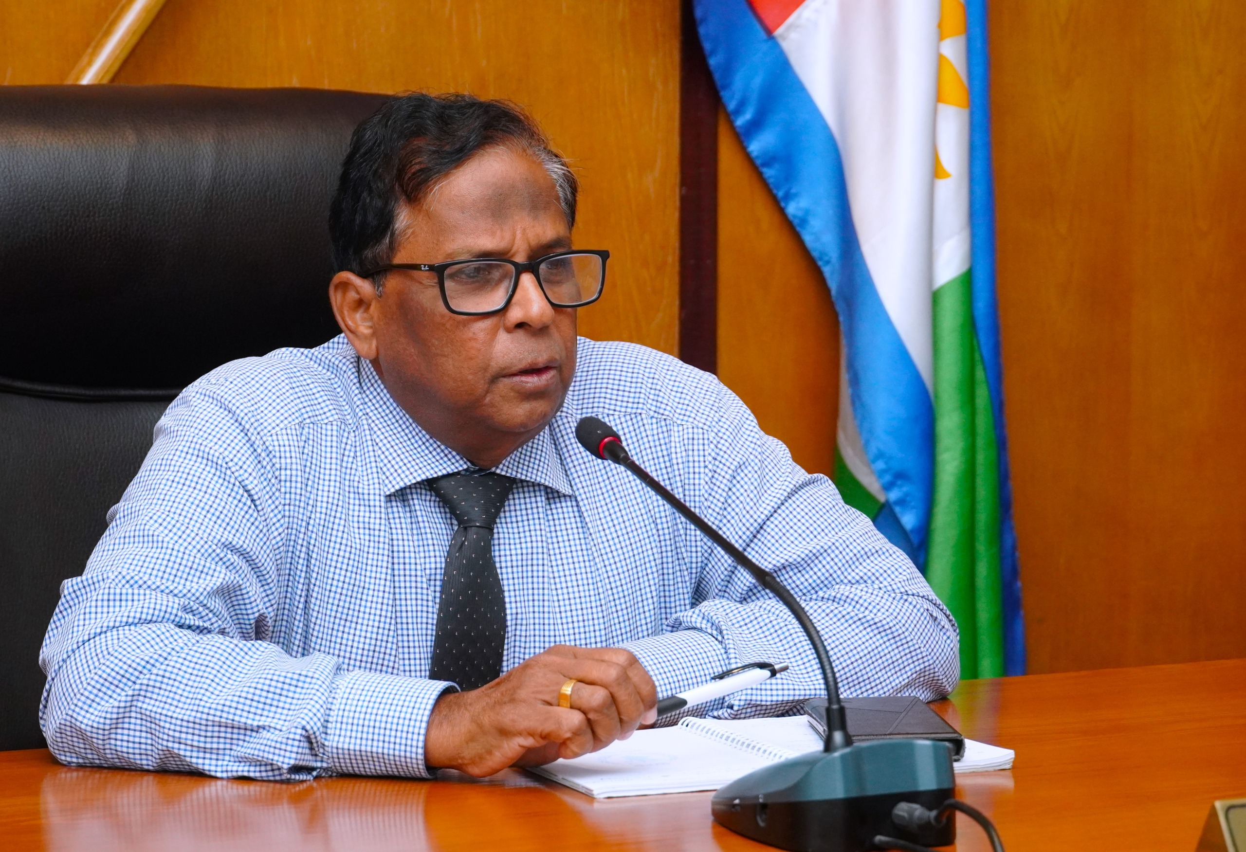 வடக்கில் பொலிஸாரின் டிப்பர்களில் மணல் கடத்தல்?