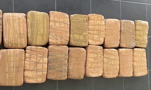 எழுவை தீவு பகுதியில் 15 மில்லியன் ரூபாய் பெறுமதியான கஞ்சா மீட்பு!