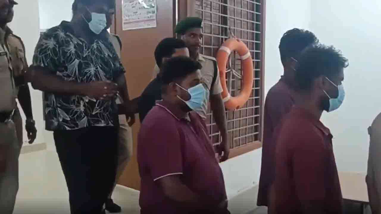 இலங்கைக்கு கடத்தவிருந்த பெருந்தொகையான  கஞ்சா மீட்பு! இலங்கையர்கள் இருவர்  கைது!