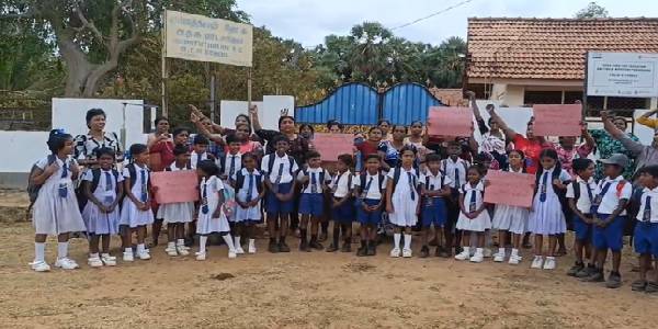 மாத்தளன் பாடசாலையில் பெற்றோர்கள் , மாணவர்கள் கவனயீர்ப்பு போராட்டம்!